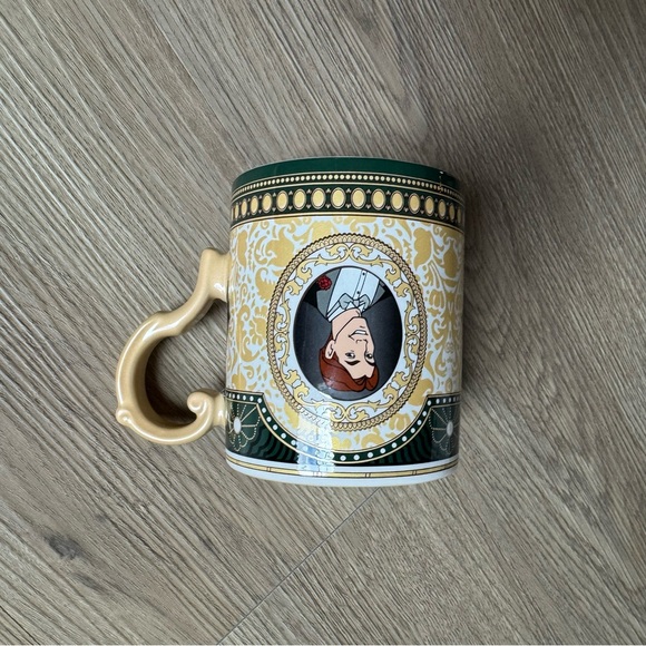 Disney Princess 25th Anniversary Anastasia Mug - Green and Yellow - Picture 6 of 8